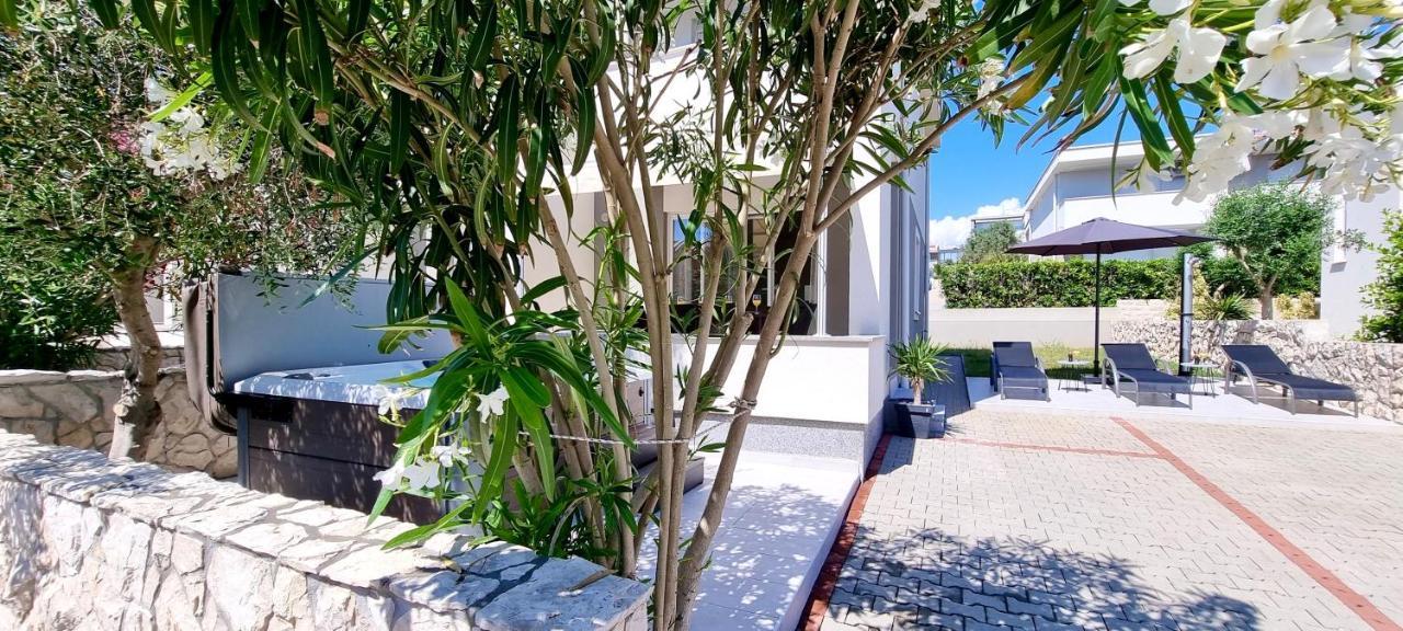 Fantasy Classic Maisonette II Novalja Exterior foto